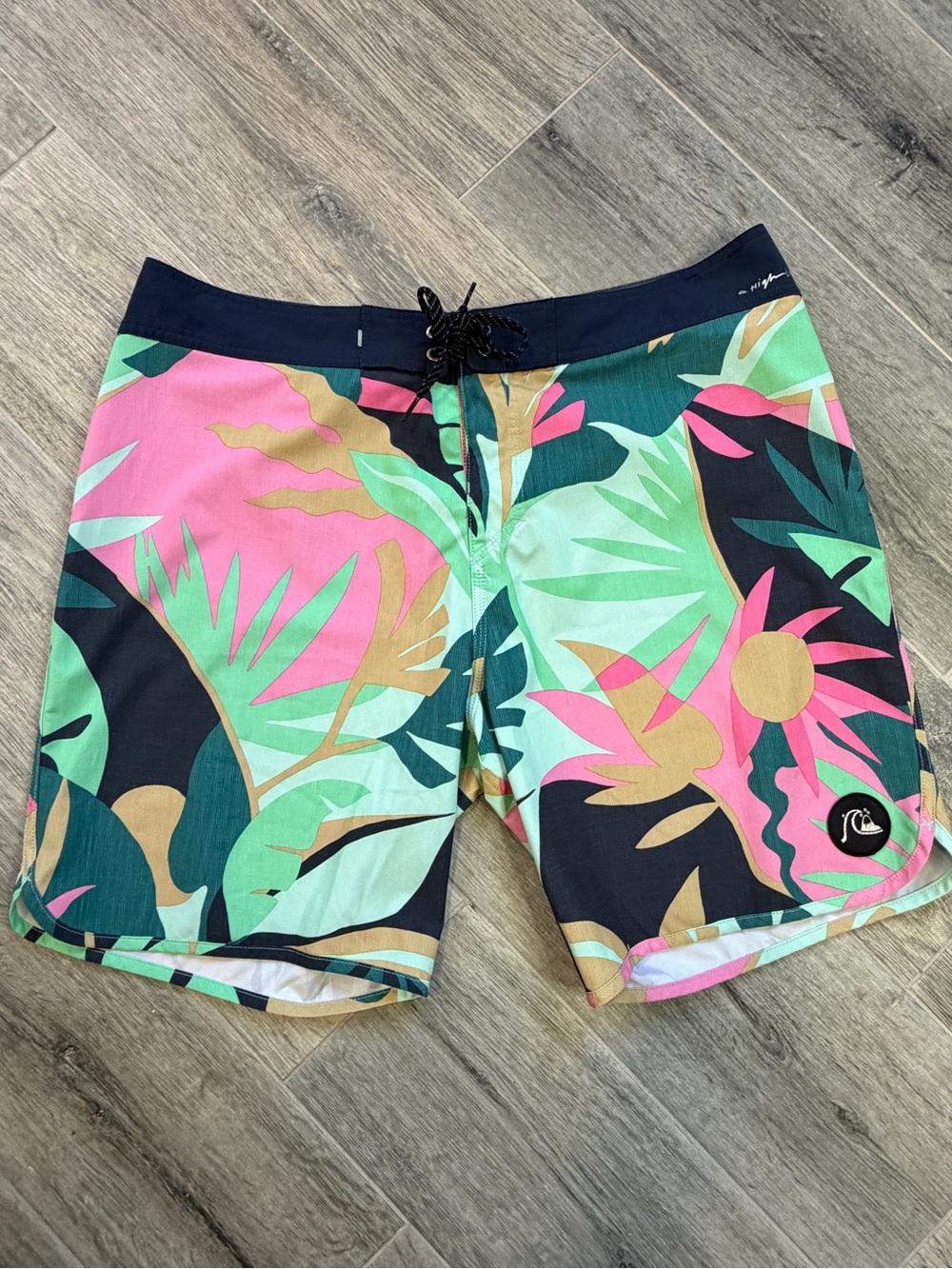 Quiksilver Highline Tropical Flow 36 Board Shorts Surf Beach Casual Bathing Suit